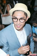 组图：谢婷婷参加酒会 林德信自称打扮像德普