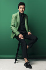 组图：罗嘉良初秋色彩 展现高雅绅士风范