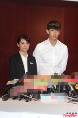 组图：柯震东台北道歉会气色不佳 情绪较为镇定