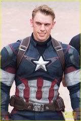 组图：《复联2》美队替身奸诈 快银红女巫青春