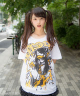 组图：双马尾萌妹杉野静香走红网络 身高154cm娇小可爱