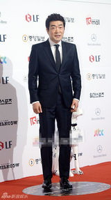 组图：孙贤周稳重亮相 实力派不用花哨也显眼