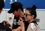 独家：高圆圆机场送赵又廷离京 闸口秀恩爱