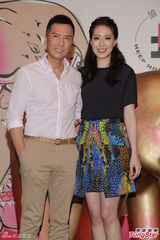 组图：甄子丹汪诗诗携手慈善活动探访小朋友