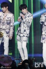 组图：Infinite智妍等众歌星献唱《冠军秀》