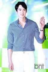 组图：金有贞盛骏等出席《庆州》VIP试映会