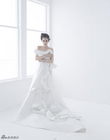 组图：李小冉纯白素雅大片梦幻迷人