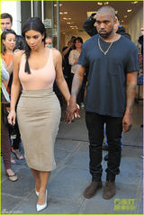 组图：卡戴珊吊带背心波涛汹涌 大秀丰满身材