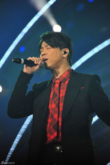 高清组图：巨星云集慈善中华行 陈小春婚后首献唱