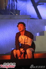 组图：陈奕迅开唱造型似黑山老妖 少说话多唱歌