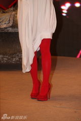 组图：许茹芸北京将开唱 黄圣依成首位购票人