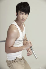 冉旭清新写真曝光 自然青涩展忧郁气质