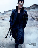 高清图：陈坤写真孤身穿越荒漠 侠气十足目光坚毅 