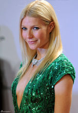 高清组图：格温妮丝-帕特洛深V领礼服性感亮相