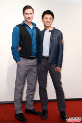 组图：《满月酒》归亚蕾再演“柜儿母”