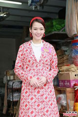 组图：李亚男拍摄外景 称王祖蓝未求婚