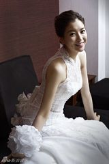 组图：韩星尹世音婚纱剧照 演绎妩媚动人气质