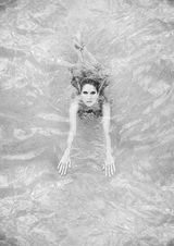 组图：席琳-迪翁半裸登杂志 狂野写真展风采