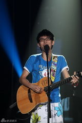 幻灯组图：快男突围赛第五场 “回锅肉”惊险晋级