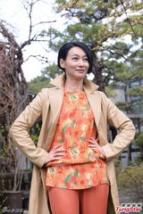 组图：惠英红橘色套装受访气场十足