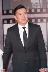 组图：杜汶泽田蕊妮夫妇甜蜜亮相金像奖红毯