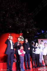 组图：郭涛父子首亮相活动 李亚鹏形单影只