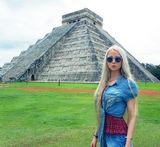 组图：乌克兰真人芭比双峰傲人 腰瘦可一手掌握