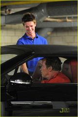 高清组图：施瓦辛格丑闻后争当好父亲 带儿用餐赎罪