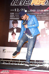 组图：张震岳婉拒大陆百万商演 台东陪民众跨年