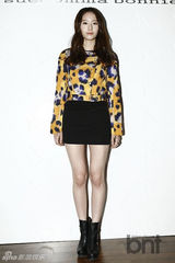 组图：EXO-Kf(x)孔孝珍等亮相某品牌纪念活动