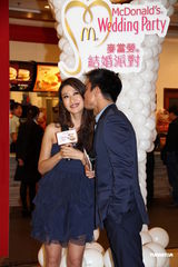 组图：谢婷婷安志杰秀恩爱 亲吻预祝白色情人节