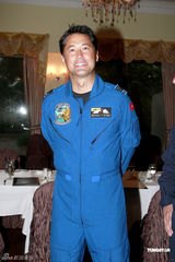 组图：钟舒漫轻装上阵拼性感 王敏德客串飞行员