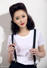 组图：周牧茵烈焰红唇写真 变魅惑轻熟女