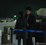 组图：大S与汪小菲十指紧扣宣告恋情 拎名包显贵气