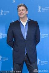 组图：《简-曼斯菲尔德的车》发布会凯瑟琳振臂高呼