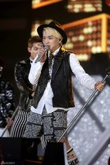 高清图：少时EXO等众韩团热舞放歌梦想演唱会