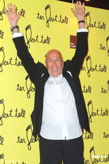 组图：谢霆锋贺杨受成之子开店 否认开个唱传闻