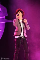 幻灯组图：华语榜中榜成都揭幕 潘玮柏张靓颖站台