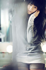 组图：海陆气质写真 长发披肩恬静安然