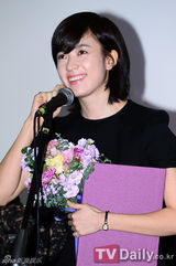 组图：韩星韩孝珠参加活动 清瘦身材惹人怜惜