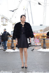 组图：章子怡巴黎寒冬秀美腿