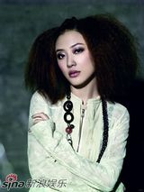 幻灯图集：应采儿《优品》写真 坦言不会当成功的女艺人