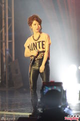 组图：慈善晚会谭咏麟等献唱 港姐冠军亮相庆功