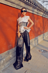 组图：主播刘美人中国风接拍 大片复古混搭