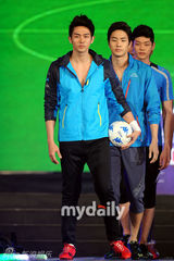 组图：少女时代BigBang等参加2012K-POP服装博览会