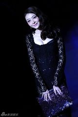 组图：斯嘉丽-约翰逊亮相秀场 熊黛林同场斗艳