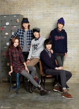 组图：CNBLUE携徐孝琳拍秋季写真 秀灿烂阳光魅力