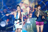 组图：Twins获演艺风尚奖 合体演唱忆13年历程