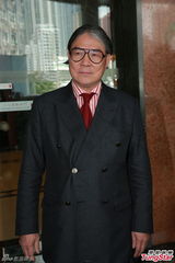 组图：郭晶晶产子 霍震霆接受采访心情大好