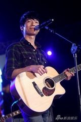 幻灯：陈楚生领衔沙滩音乐会 透露想在家乡开个唱